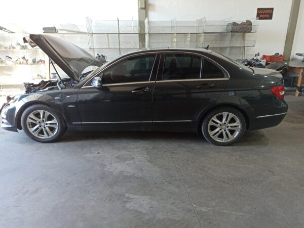 MERCEDES-BENZ C200 1.8 CGI - 2012