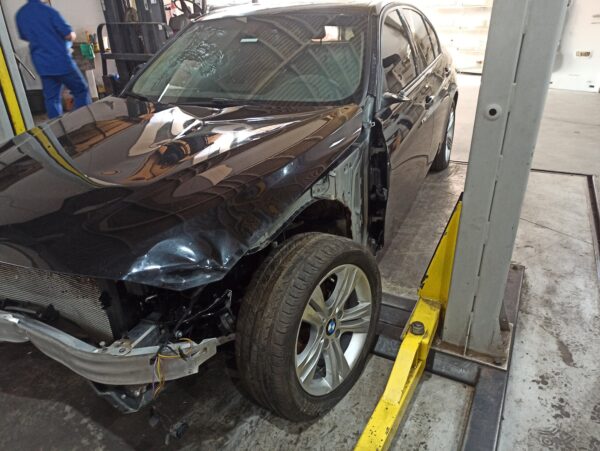 BMW - 320i 2.0 SPORT - 2015 - Image 3