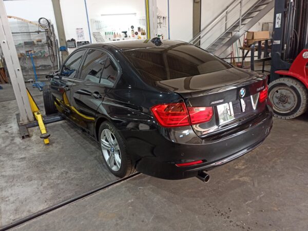 BMW - 320i 2.0 SPORT - 2015 - Image 2