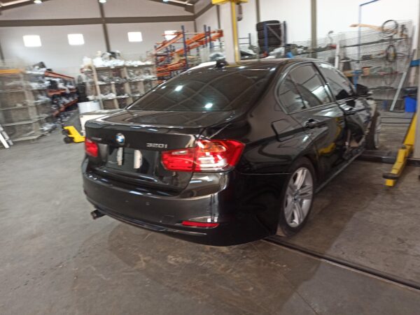BMW - 320i 2.0 SPORT - 2015
