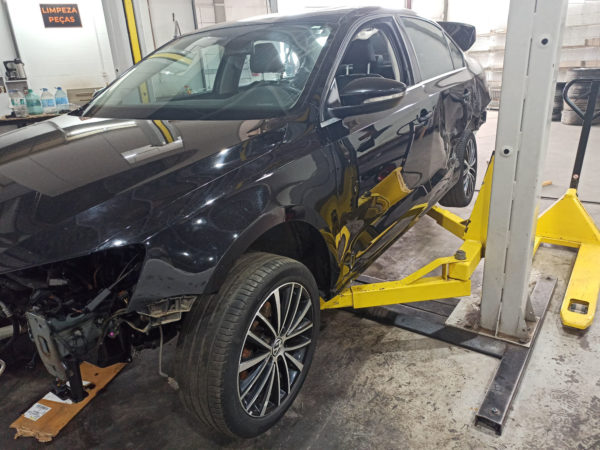 Volkswagen - Jetta 2.0 TSI Highline - 2014