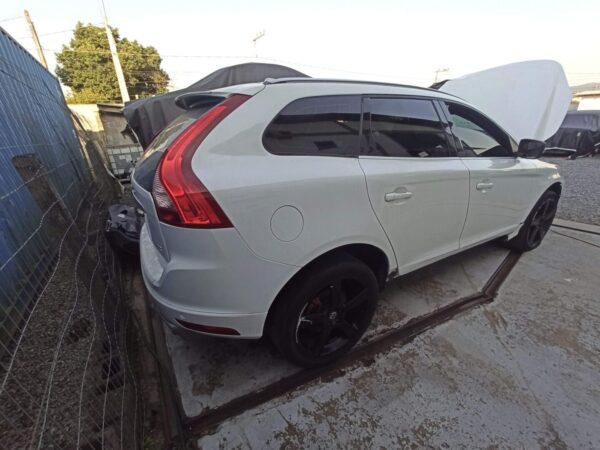 Volvo XC60 T5 R-Design 245CV 2015 - Image 3